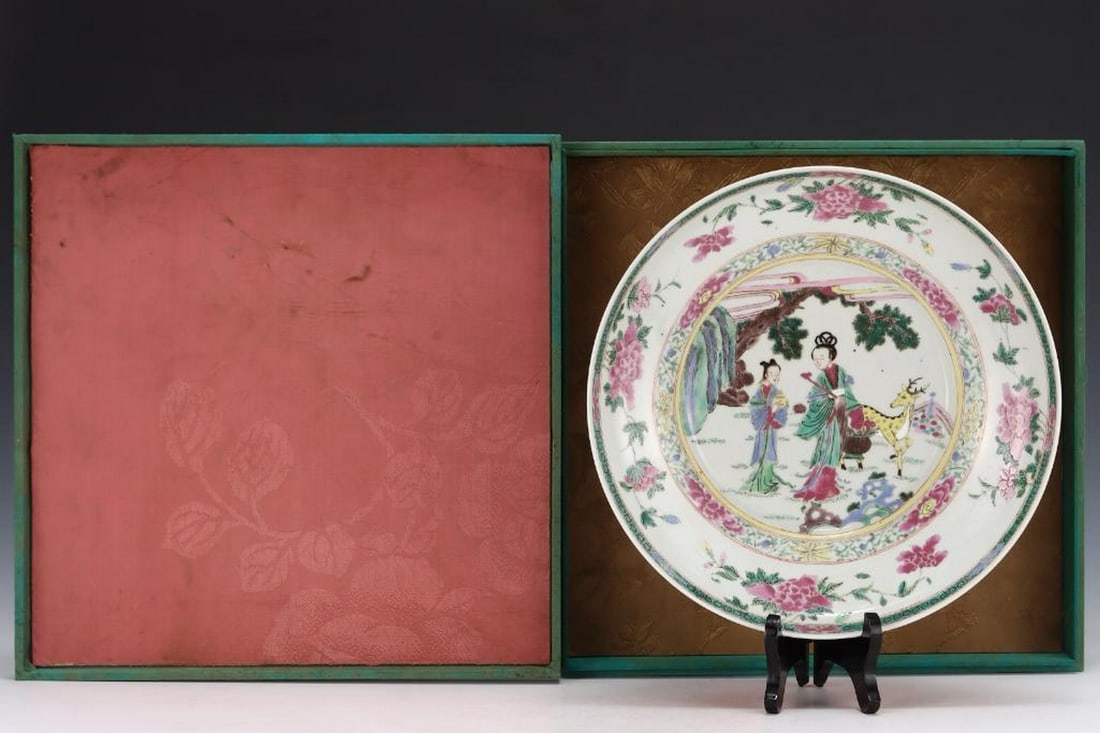Old Collection Yongzheng Famille Rose Figures Large Plate: Old Collection Yongzheng Famille Rose Figures Large Plate A finely crafted large porcelain plate from the Yongzheng period of the Qing Dynasty, decorated in vibrant famille rose enamels. The surface f
