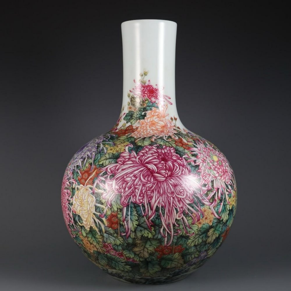 Qing Dynasty Qianlong Enamel-Colored “Hundred Chrysanthemums?? Large Bottle (1 of 9)