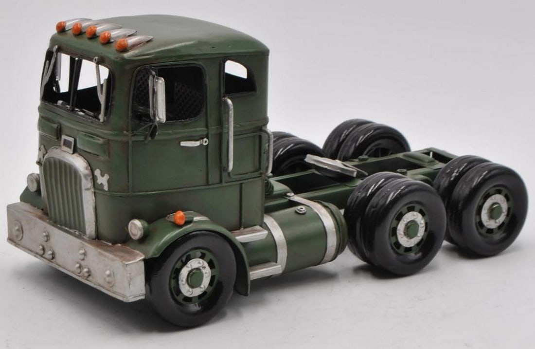 Vintage Truck Model – Antique Style Metal Desk Ornament: Vintage Truck Model – Antique Style Metal Desk Ornament This handcrafted vintage truck model is designed as a decorative piece for a desk, table, or shelf. Featuring a rustic iron frame with green a