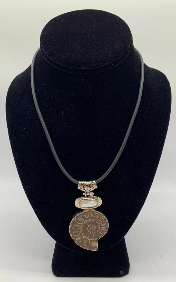 STUNNING WHITE & BROWN BIWA PEARL SNAIL PENDANT: Stunning White & Brown Biwa Pearl Snail Pendant Biwa Pearls are said to have the powers that purify the thoughts that flow through the body and mind. Wear this beautiful pendant and feel the