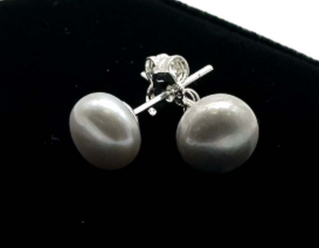 7-8mm Silver Grey Freshwater Pearl 925 Silver Stud Earrings: 7-8mm Silver Grey Freshwater Pearl 925 Silver Stud Earrings These Are A Lovely Set Of Stud Earring Offering A Fresh & Warming Look. Each Earring Is Stamped 925 On The Backing Of The Sterling