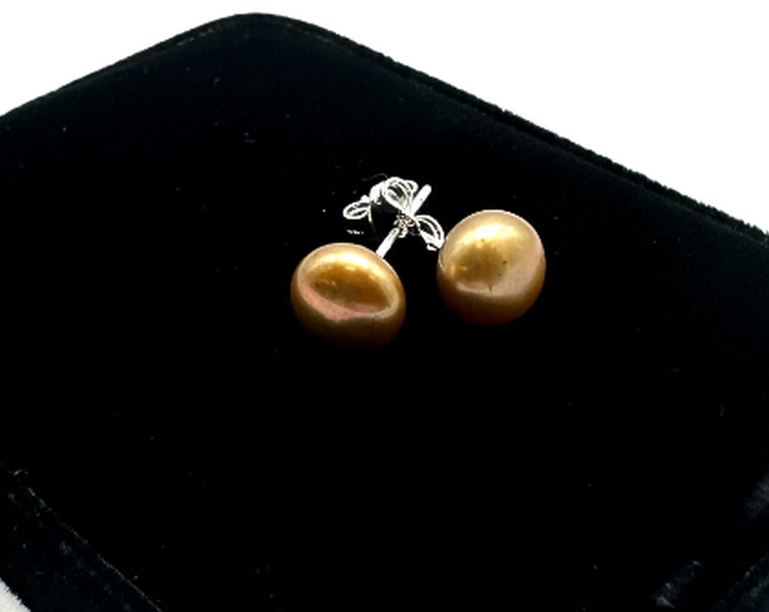 7-8mm Gold Freshwater Pearl 925 Silver Stud Earrings: 7-8mm Gold Freshwater Pearl 925 Silver Stud Earrings These Are A Lovely Set Of Stud Earring Offering A Fresh & Warming Look. Each Earring Is Stamped 925 On The Backing Of The Sterling Silver