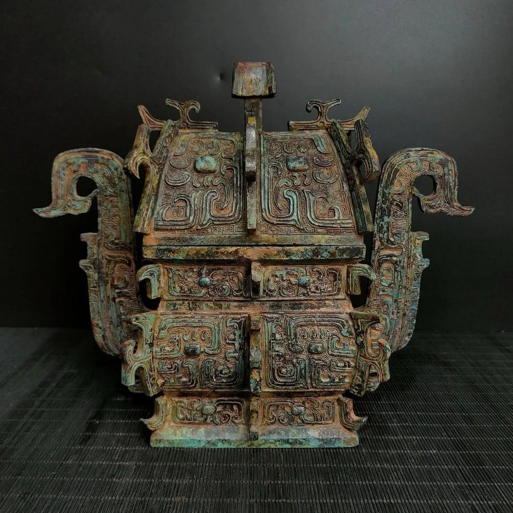 Antique Chinese Yi Bronze Wine Vessel: Antique Chinese Yi Bronze Wine Vessel This antique Chinese Yi bronze wine vessel is a stunning example of traditional craftsmanship and cultural heritage. Adorned with intricate patterns and a gracefu