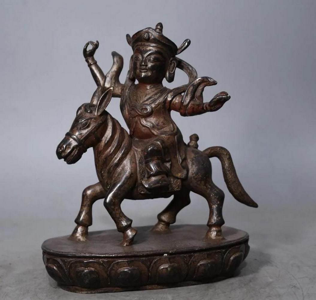 Pure Copper King Gesar Buddha Statue: Pure Copper King Gesar Buddha Statue This Pure Copper King Gesar Buddha Statue showcases intricate craftsmanship, depicting the revered King Gesar with great detail. Made from high-quality pure copper