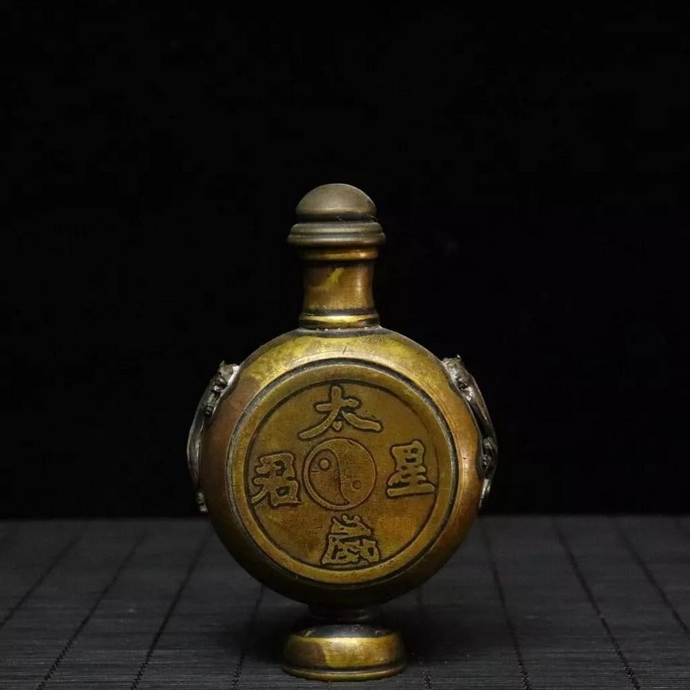 Exquisite Handmade Chinese Snuff Bottle Statue in Copper and Brass: Exquisite Handmade Chinese Snuff Bottle Statue in Copper and Brass This exquisite handmade snuff bottle is crafted from copper and brass, showcasing intricate artistry. The bottle features an embossed