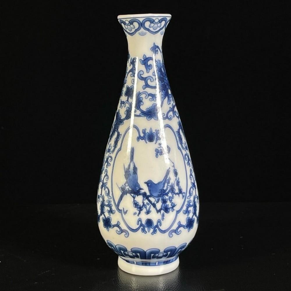 Rare Chinese Antique Hand-Painted Blue and White Flower and Bird Pattern Vase: Rare Chinese Antique Hand-Painted Blue and White Flower and Bird Pattern Vase This exquisite Chinese antique vase features a beautifully hand-painted blue and white flower and bird motif, showcasing t
