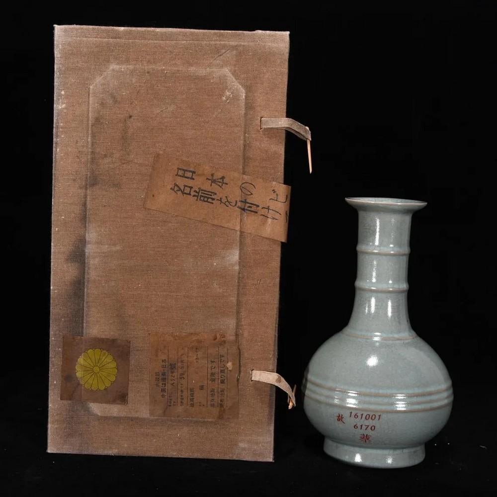 Chinese Antique Hand-Painted Ru Kiln Vase Ornament: Chinese Antique Hand-Painted Ru Kiln Vase Ornament This rare Chinese antique vase is a fine example of the renowned Ru kiln tradition, celebrated for its soft, elegant glaze and subtle crackle pattern