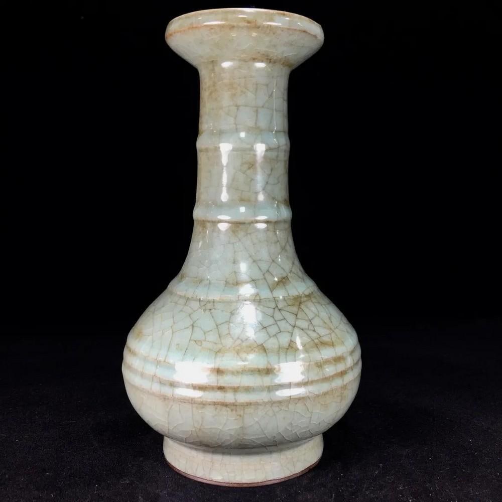 Chinese Antique Hand-Painted Plate-Mouthed Vase with String Pattern Design (1 of 7)