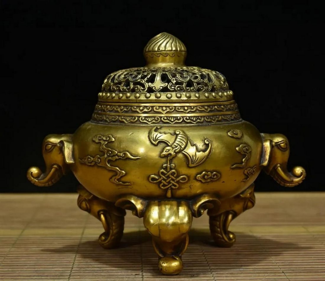 Exquisite Chinese Antique Handmade Rare Pure Copper Elephant Trunk-Eared Incense Burner with Bat: Exquisite Chinese Antique Handmade Rare Pure Copper Elephant Trunk-Eared Incense Burner with Bat Motif Discover the rich symbolism of traditional Chinese craftsmanship with this rare, handmade incense
