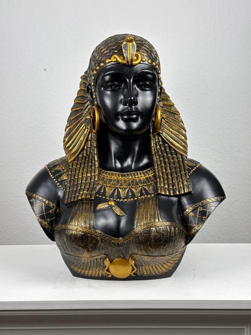 Queen Cleopatra – Regal Black and Gold Sculpture: Queen Cleopatra – Regal Black and Gold Sculpture A majestic homage to ancient royalty, this Cleopatra bust showcases a striking black and gold finish. Perfect for those who admire Egyptian history a