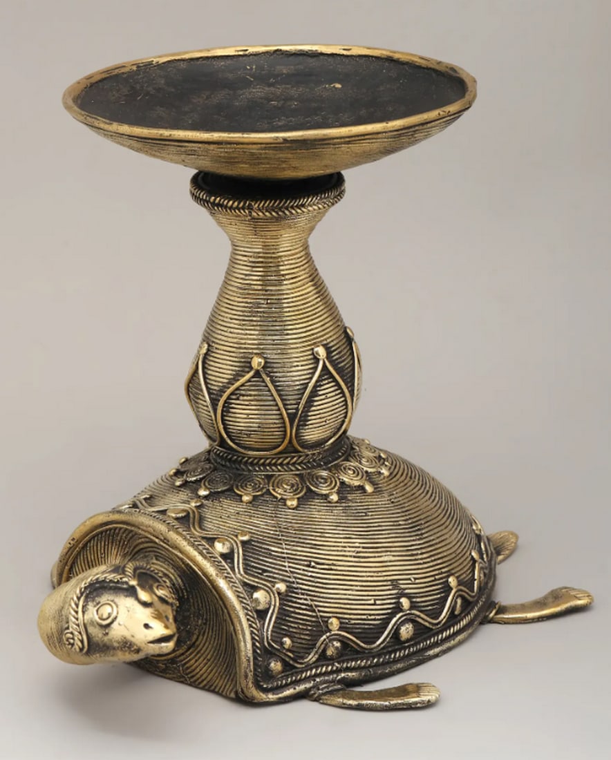 Brass Tortoise Statue with Candle Stand – Dhokra Art: Brass Tortoise Statue with Candle Stand – Dhokra Art A 10-inch brass tortoise statue featuring an integrated candle stand, created using the traditional Dhokra metal casting technique. The design hi