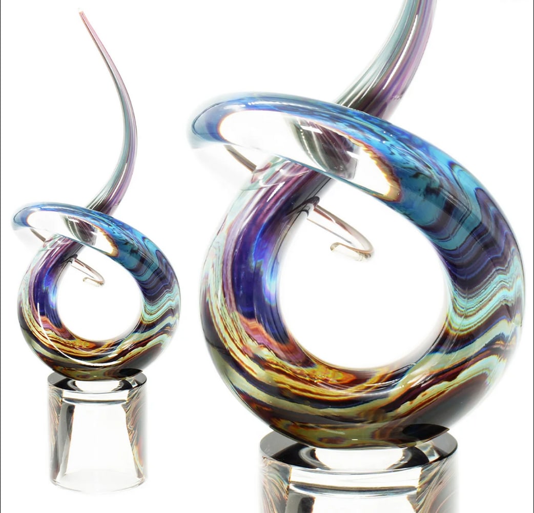 Murano Glass Love Knot Sculpture: Murano Glass Love Knot Sculpture The Love Knot is the symbol of Love for all lovers. The association of knots with the symbolism of love, friendship and affection dates back to antiquity. Clear glass 