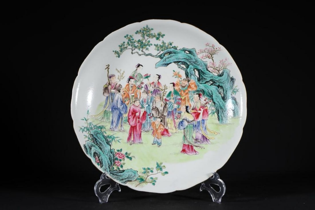 Qing Dynasty Jiaqing Inspired Famille Rose Figure Plate: Qing Dynasty Jiaqing Inspired Famille Rose Figure Plate Inspired by the refined artistry of the Qing Dynasty Jiaqing period, this famille rose porcelain plate beautifully portrays a tranquil scene of 