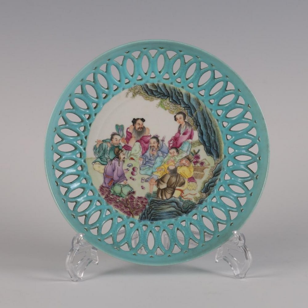 Qing Qianlong Inspired Turquoise Glaze Hollow Plate with Eight Immortals: Qing Qianlong Inspired Turquoise Glaze Hollow Plate with Eight Immortals Inspired by the grandeur of the Qing Dynasty Qianlong period, this exquisite hollow plate combines vibrant turquoise-green glaz
