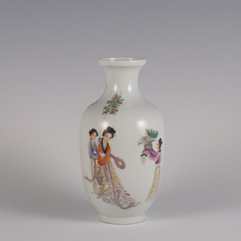 Qing Dynasty Qianlong-Inspired Small Famille Rose Bottle Featuring Ladies: Qing Dynasty Qianlong-Inspired Small Famille Rose Bottle Featuring Ladies An inspired small porcelain bottle in the style of the Qianlong period (1736–1795) of the Qing Dynasty, finely decorated wit