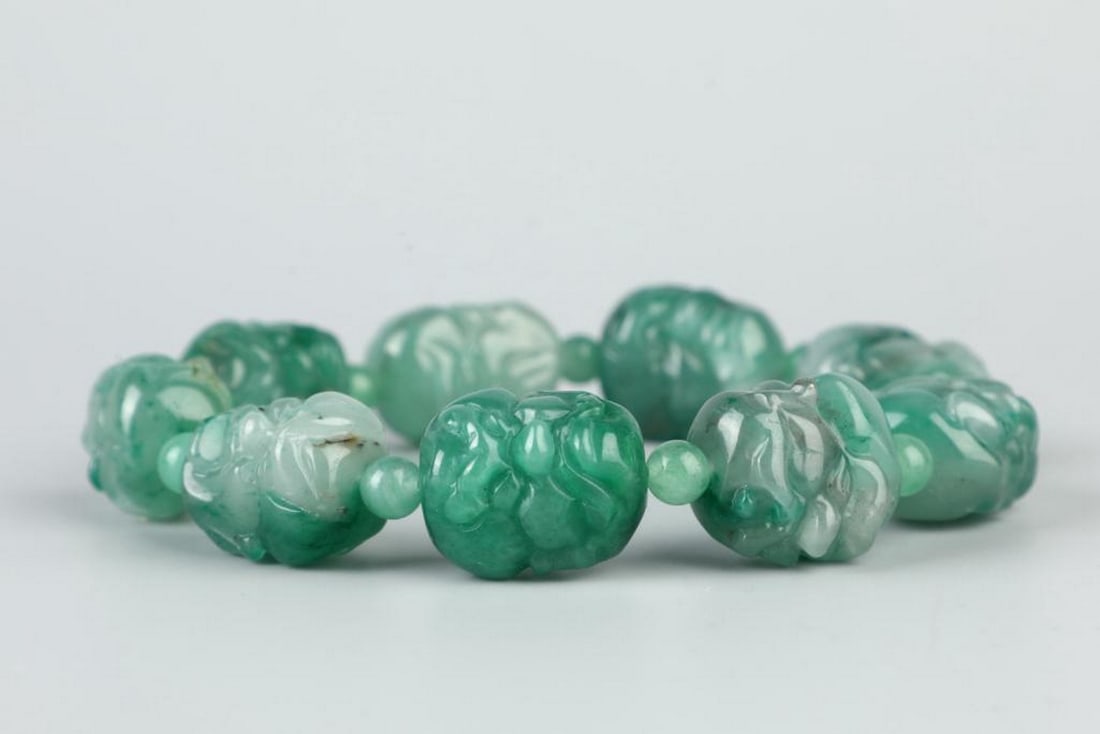 Timeless Elegance: Handcrafted Jade Bracelet - 3
