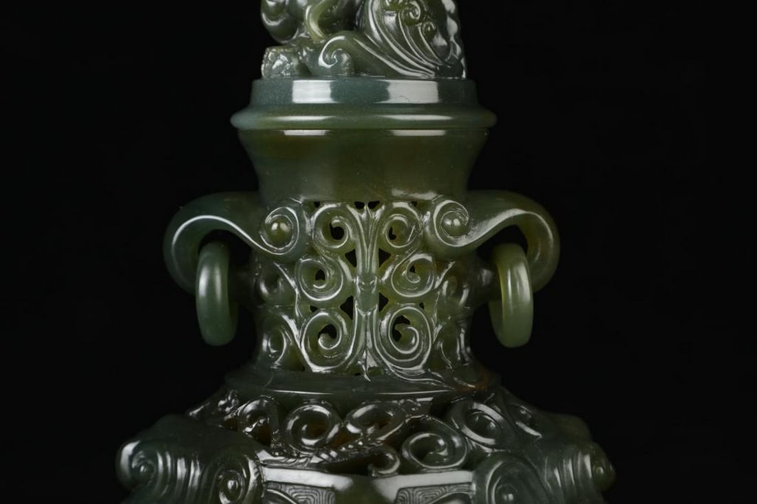 Exquisite Jade Vase – 763g - 4