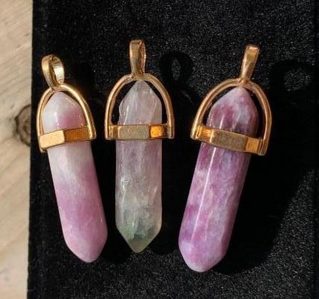 Set of 3 Healing Crystal Pendants Shades of Purple and Watermelon Tones: Set of 3 Healing Crystal Pendants Shades of Purple and Watermelon Tones This soft and soothing trio of healing crystal pendants includes one in a delicate light purple-pink hue, one in a slightly