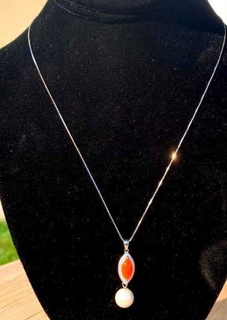 Sterling Silver Necklace with Marquise-Cut Orange Stone: Sterling Silver Necklace with Marquise-Cut Orange Stone Graceful and radiant, this sterling silver necklace features a striking marquise-cut orange stone set in a sleek silver frame with a delicate si