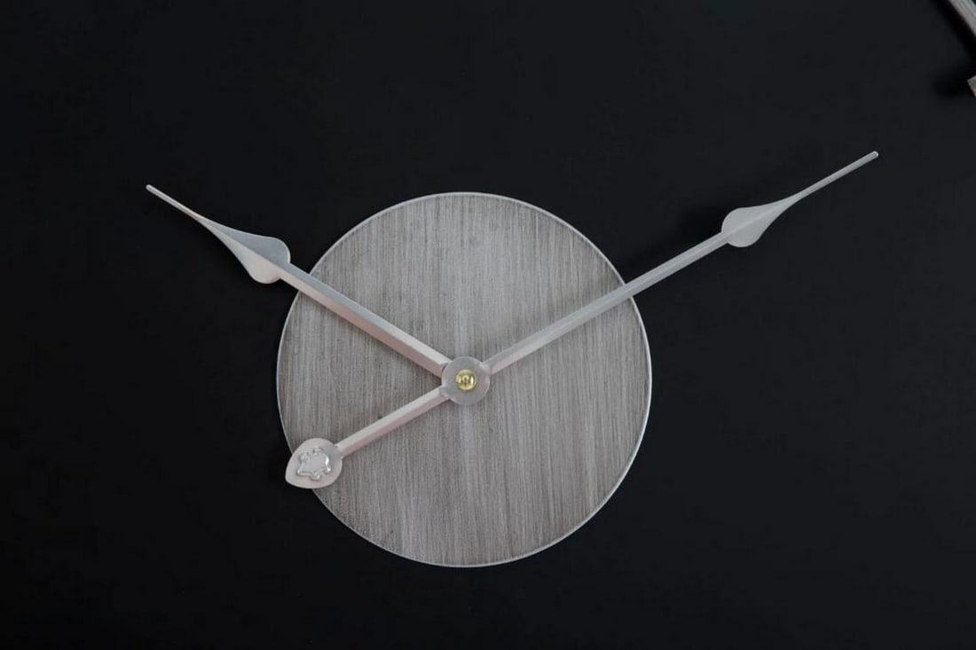 Minimalist Metal Wall Clock - 2