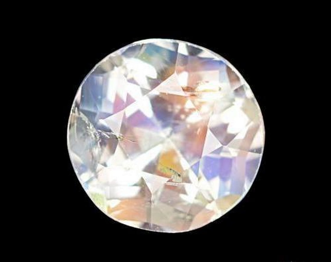1.39 ct Natural Multicolor White Rainbow Moonstone, Round, VS–SI, United States: 1.39 ct Natural Multicolor White Rainbow Moonstone, Round, VS–SI, United States Natural rainbow moonstone weighing 1.39 carats, cut in a round faceted shape with a multicolor white body and visible 
