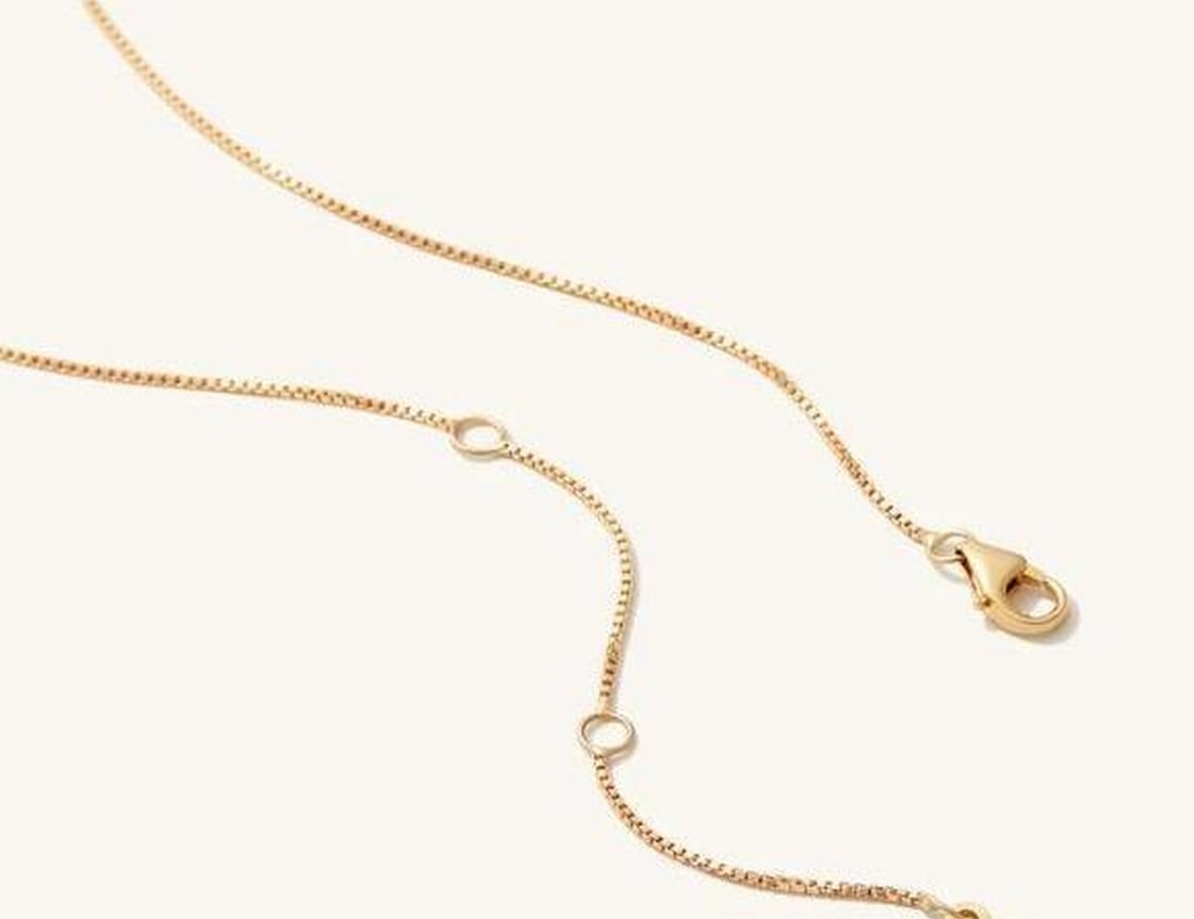 14K Yellow Gold Box Chain Necklace: 14K Yellow Gold Box Chain Necklace. Timeless and sophisticated, this necklace is a true classic. Crafted from 14K yellow gold, this sleek box chain design features interlocking square links that creat