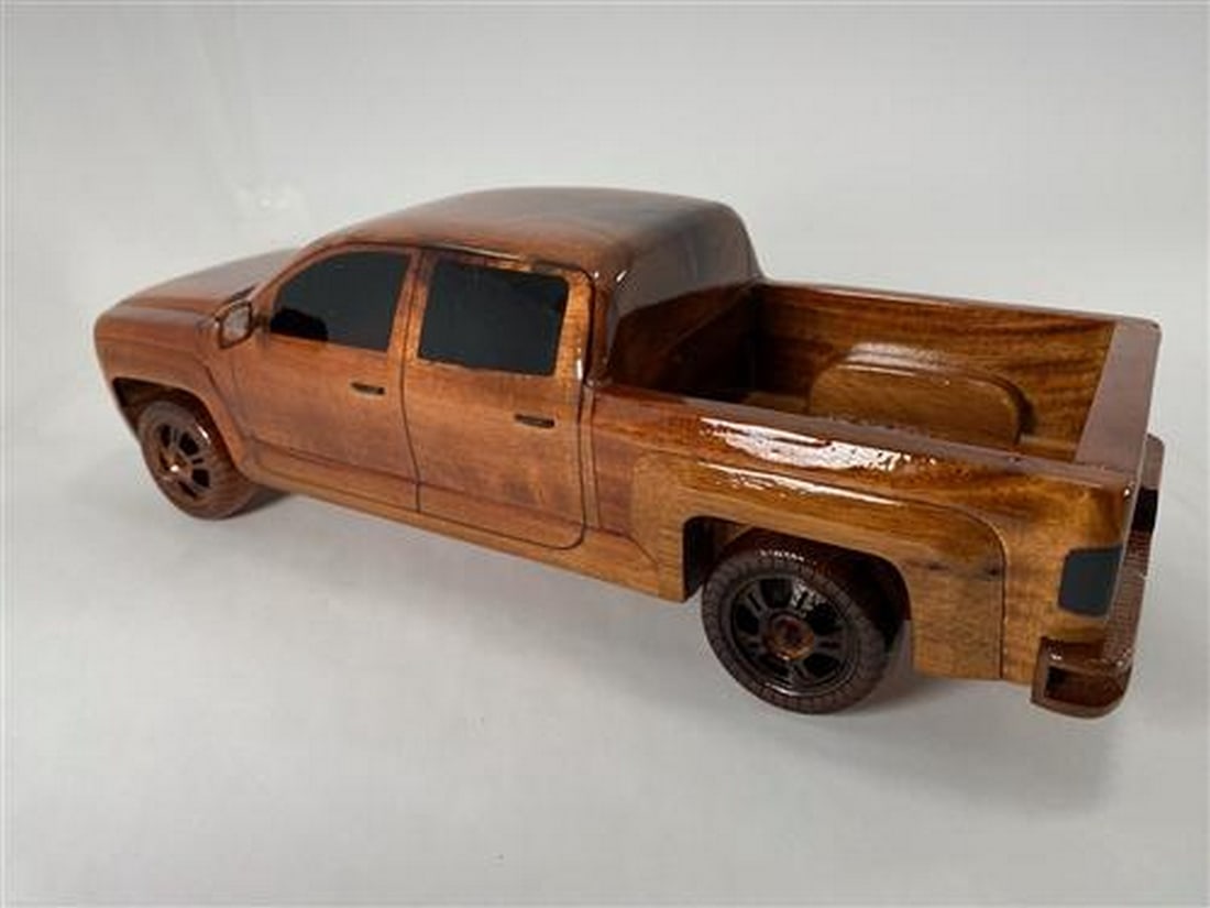 2018 Chevrolet Pickup - 4