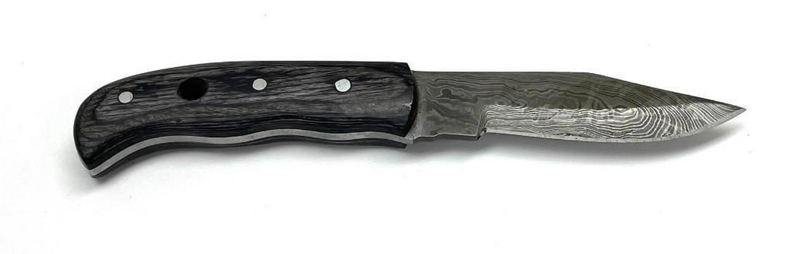 Riveted Black Full Tang Handled Damascus Hunting Blade: Riveted Black Full Tang Handled Damascus Hunting Blade. Sturdy Strong Blade & Handle For Cutting & Carving For A True Outdoorsman. View Photos For Further Details.