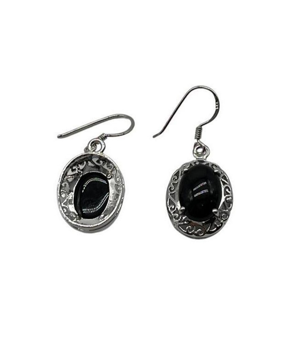 925 Sterling Silver with Black Onyx Earrings: 925 Sterling Silver with Black Onyx Earrings These earrings have black onyx in the middle with a patterned 925 sterling silver pattern. View photos for further details.