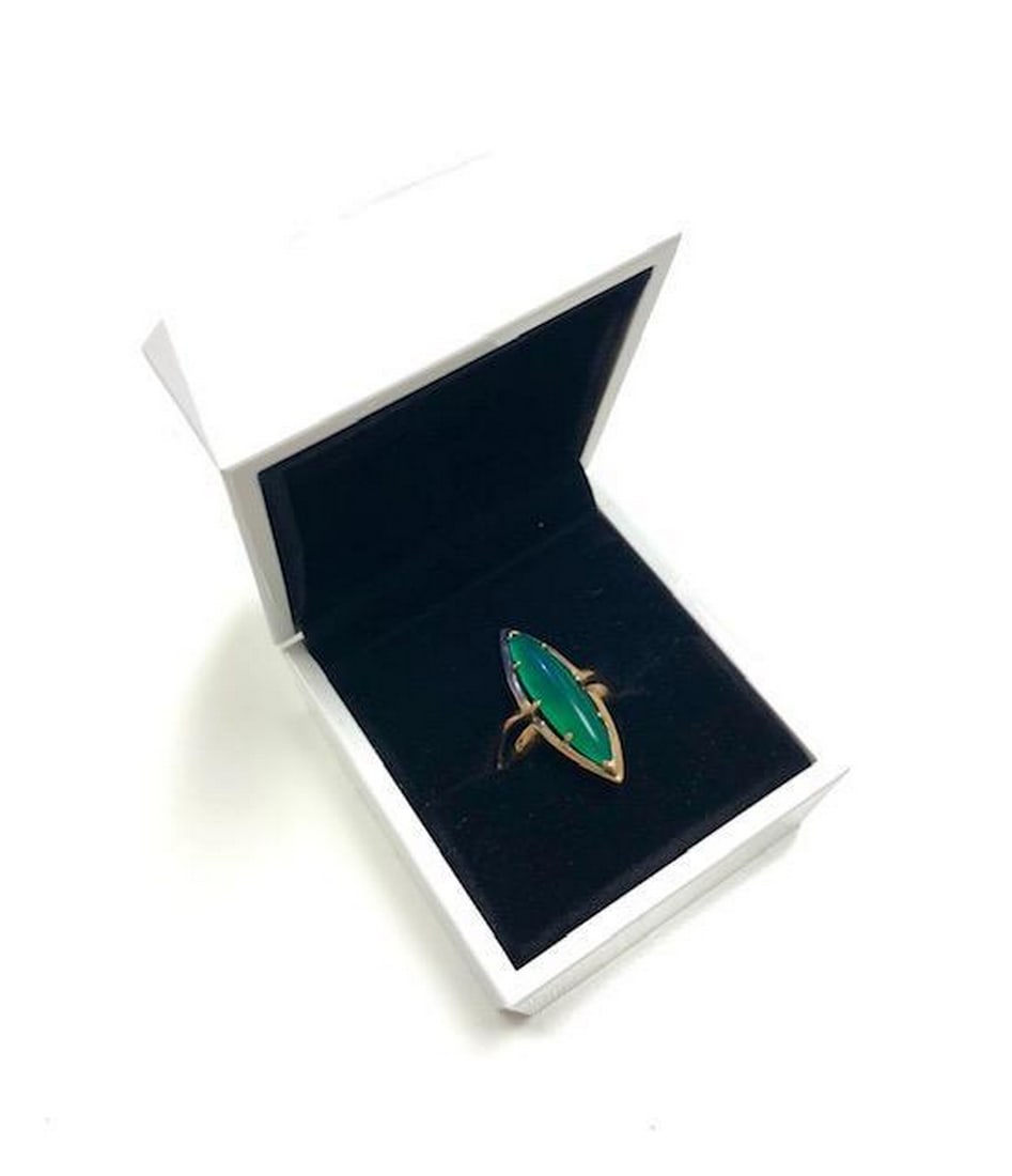 Ladies Unique 10K Gold Blu Ray Stamped 4.1ct Marquise Cut Jade Green Colored Stone Ring: Ladies Unique 10K Gold Blu Ray Stamped Jade Green Colored Stone Ring. View Photos For More Details.