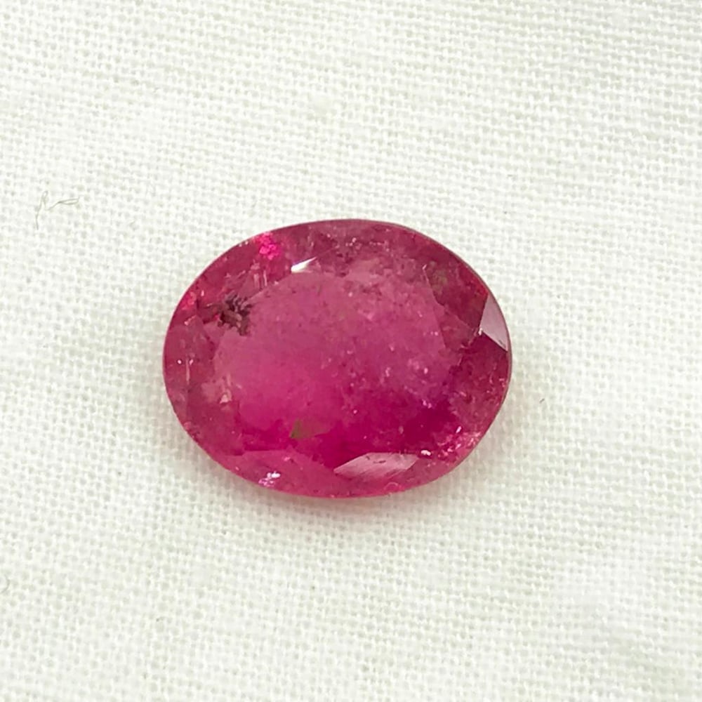 3.75ctPretty Pink Tourmaline Oval Faceted Gemstone: Pretty Pink Tourmaline Oval Faceted Pink Tourmaline oval big size, Size- 12.3x9.8 mm, Weight- 3.75 ct View photos for further details.
