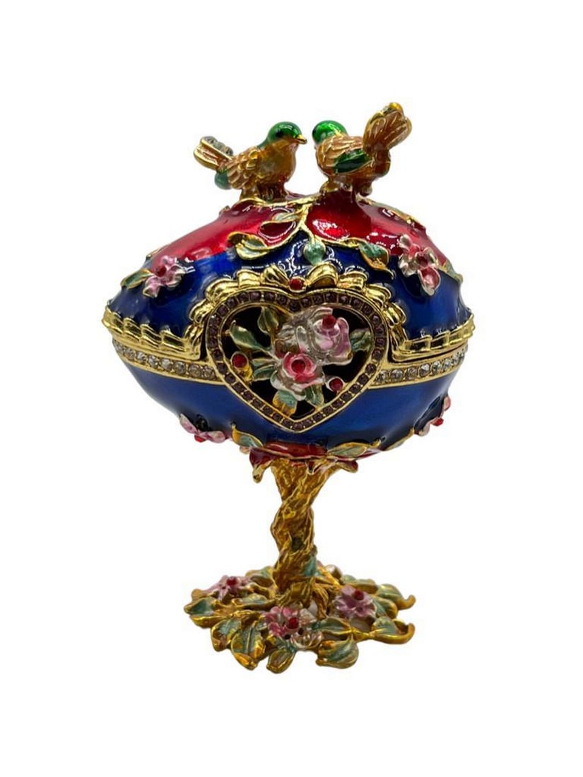 Two Birds In Love Trinket Box: Two Birds In Love Trinket Box A captivating and enchanting piece that embodies the beauty of love and nature. Crafted from high-quality metal, this trinket box features a delightful design of two bird