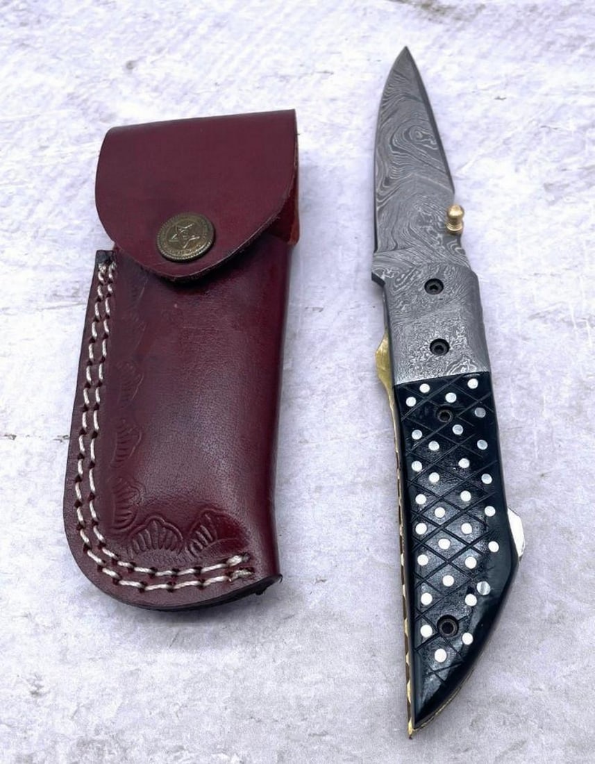 Hatreds Point Folding Damascus Knife: Custom Handmade Damascus Steel Hunting, Camping & Folding Knife Handle Bull Horn with Brass Pins. Damascus Steel Blade with 256 Layers on it. HARDNESS 56-60 H R C VERY HIGH QUALITY GENUINE LEATHER