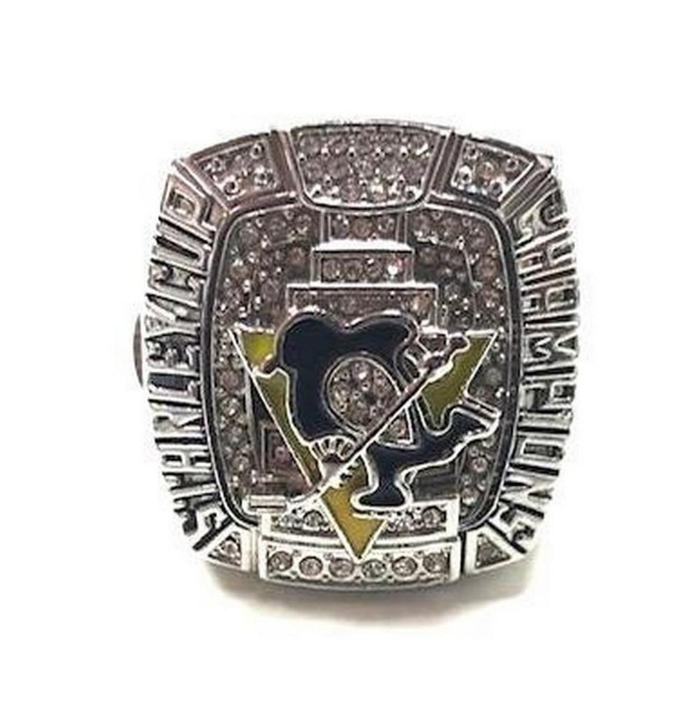 2009 Pittsburgh Penguins Stanley Cup Championship Inspired Ring: 2009 Pittsburgh Penguins Stanley Cup Championship Inspired Ring - Sidney Crosby. Well Crafted With Inset Stones And Enameled Pittsburgh Penguins Logo. View Photos For Further Details.