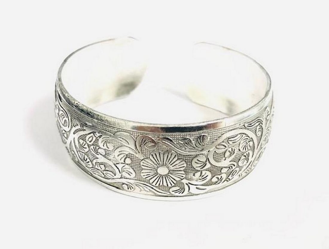 Floral Stem Designed Tibetan SIlver Bangle Cuff: Floral Stem Designed Silver Toned Bangle Cuff. This Floral and Stem Design Is Uniquely Gorgeous. Guaranteed To Catch The Eyes Of Everyone At A Social Gathering. Wear This Cuff Bangle With Any Outfit