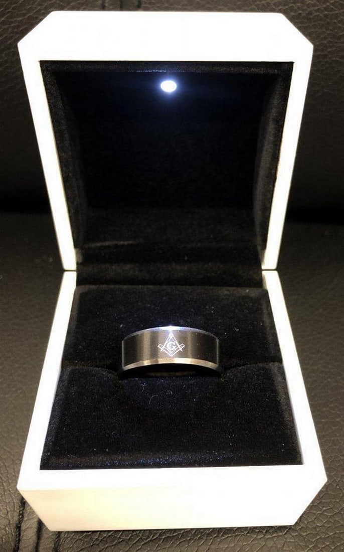Mens Titanium Steel Black And Silver Ring: Mens Titanium Steel Black And Silver Ring, Brand New, Size 10. This Ring Is Sophisticated And Has The Ability To Elevate Your Game. With Its Small Unique Design Featured On The Face Of The Ring, You W