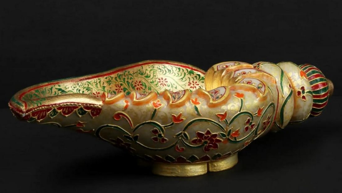 Stunning 12" Painted Conch Urli - 2