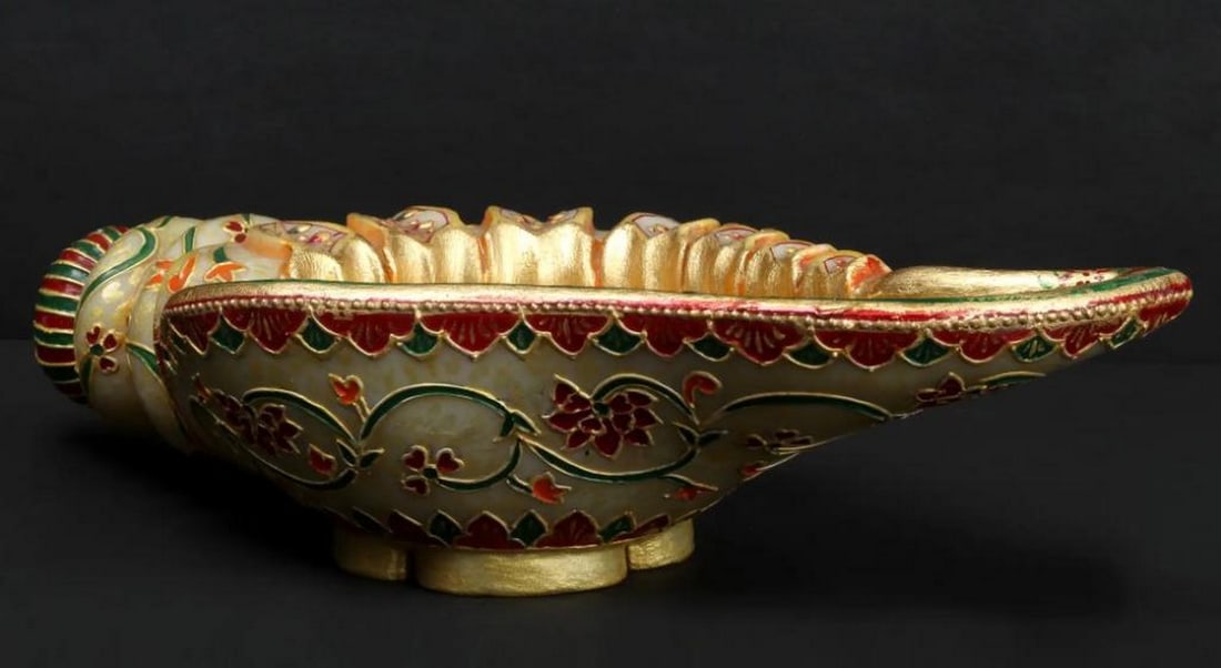 Stunning 12" Painted Conch Urli - 3