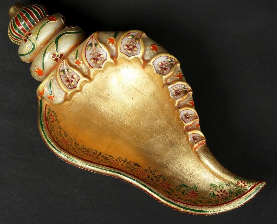 Stunning 12" Painted Conch Urli - 4