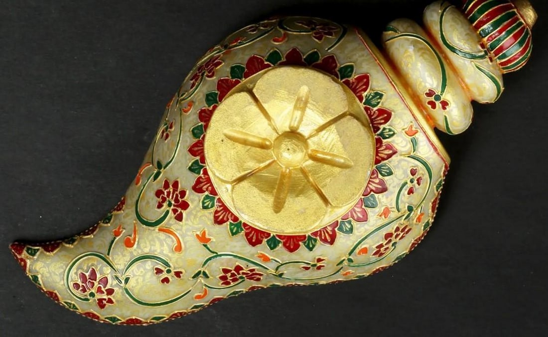 Stunning 12" Painted Conch Urli - 5