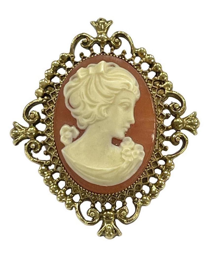 Vintage Circa 1970 Avon Perfume Locket Brooch: Vintage Circa 1970 Avon Perfume Locket Brooch Indulge in a fragrant journey through time with our 1970s Vintage Avon Perfume Locket Brooch. This meticulously designed piece captures the essence of a