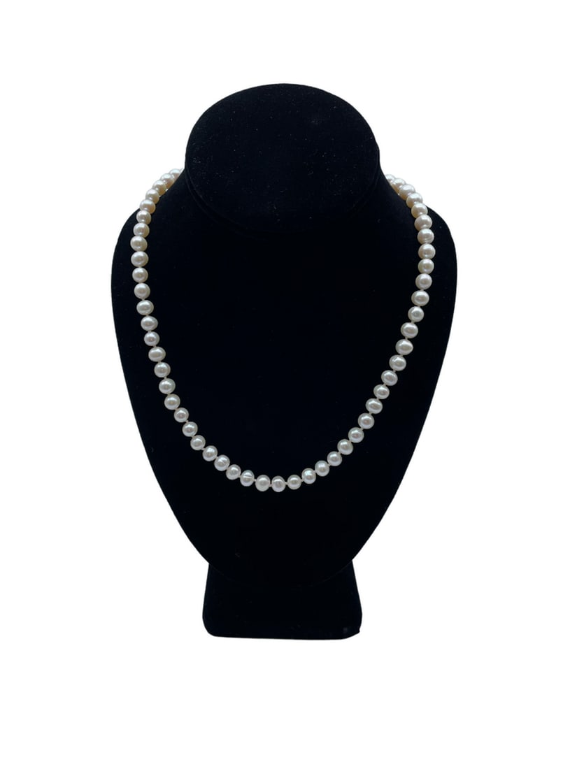 Genuine 32" Natural 7mm-8mm White Freshwater Pearl Necklace With Gold Clasp: Genuine 32" Natural 7mm-8mm White Freshwater Pearl Necklace With Gold Clasp The Necklace Has A Stunning Shiny Luster With Over 100+ White Freshwater Pearls & A Gold Color Intricately