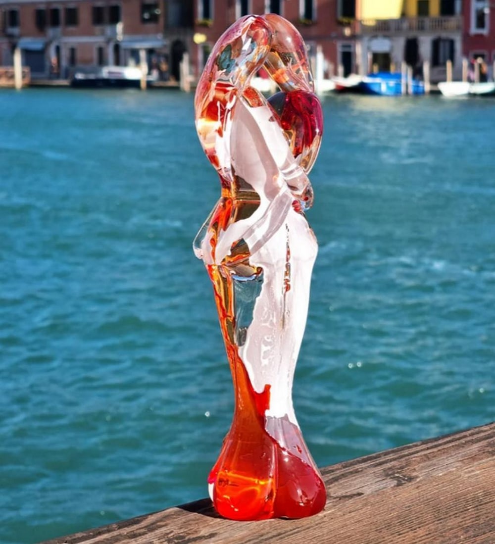 Murano Glass OneLove Lovers Sculpture with Sbruffi Technique: Murano Glass OneLove Lovers Sculpture with Sbruffi Technique This lovers bust sculpture is crafted using the warm glass modeling technique with molten glass. Handmade and signed by the master.