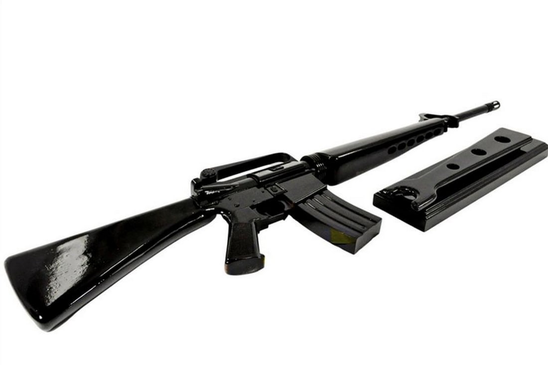 Full Scale M-16 Black Gun Wooden Replica: Full Scale M-16 Black Gun Wooden Replica Introducing our meticulously handcrafted masterpiece, crafted from solid mahogany and meticulously finished with three coats of polyurethane for a durable, hig