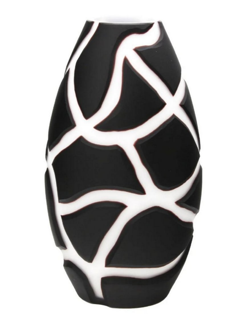Ethnic Battuto Roots Oval Vase - Murano Glass: Ethnic Battuto Roots Oval Vase - Murano Glass Bring vibrant charm to your space with the Ethnic Battuto Oval Vase, a hand-blown Murano glass creation featuring a distinctive engraved texture and