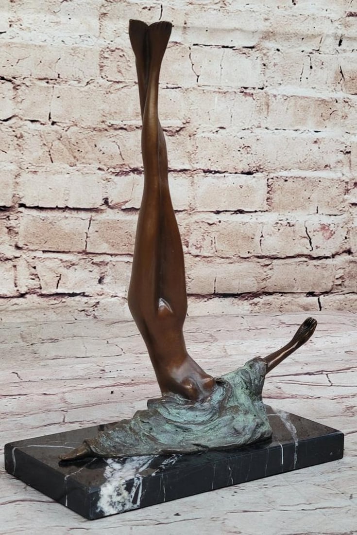 Mario Nick Original Abstract Modern Art Nude Woman Signed Bronze Sculpture - 11" x 7.5": Mario Nick Original Abstract Modern Art Nude Woman Signed Bronze Sculpture - 11" x 7.5" Dive into the creative vision of Mario Nick with this signed original bronze sculpture, a testament to t
