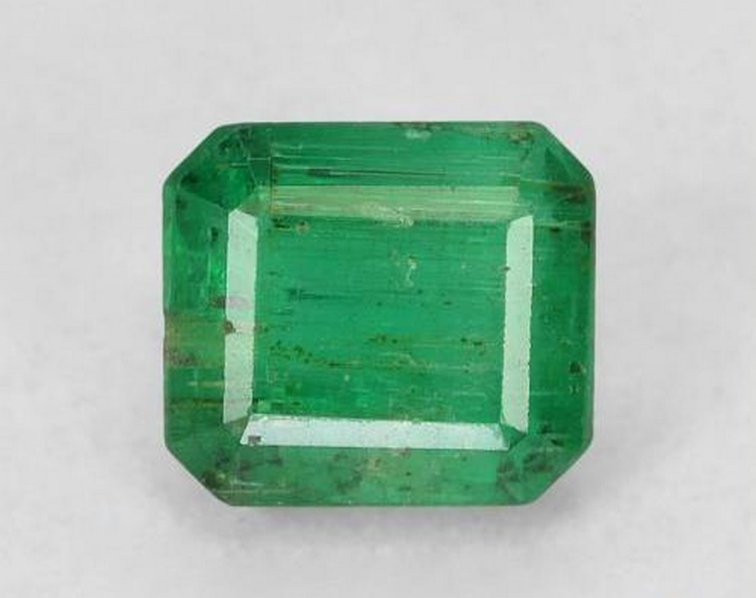 0.77ct Octagon Cut Natural Medium Green Emerald Gemstone (1 of 3)