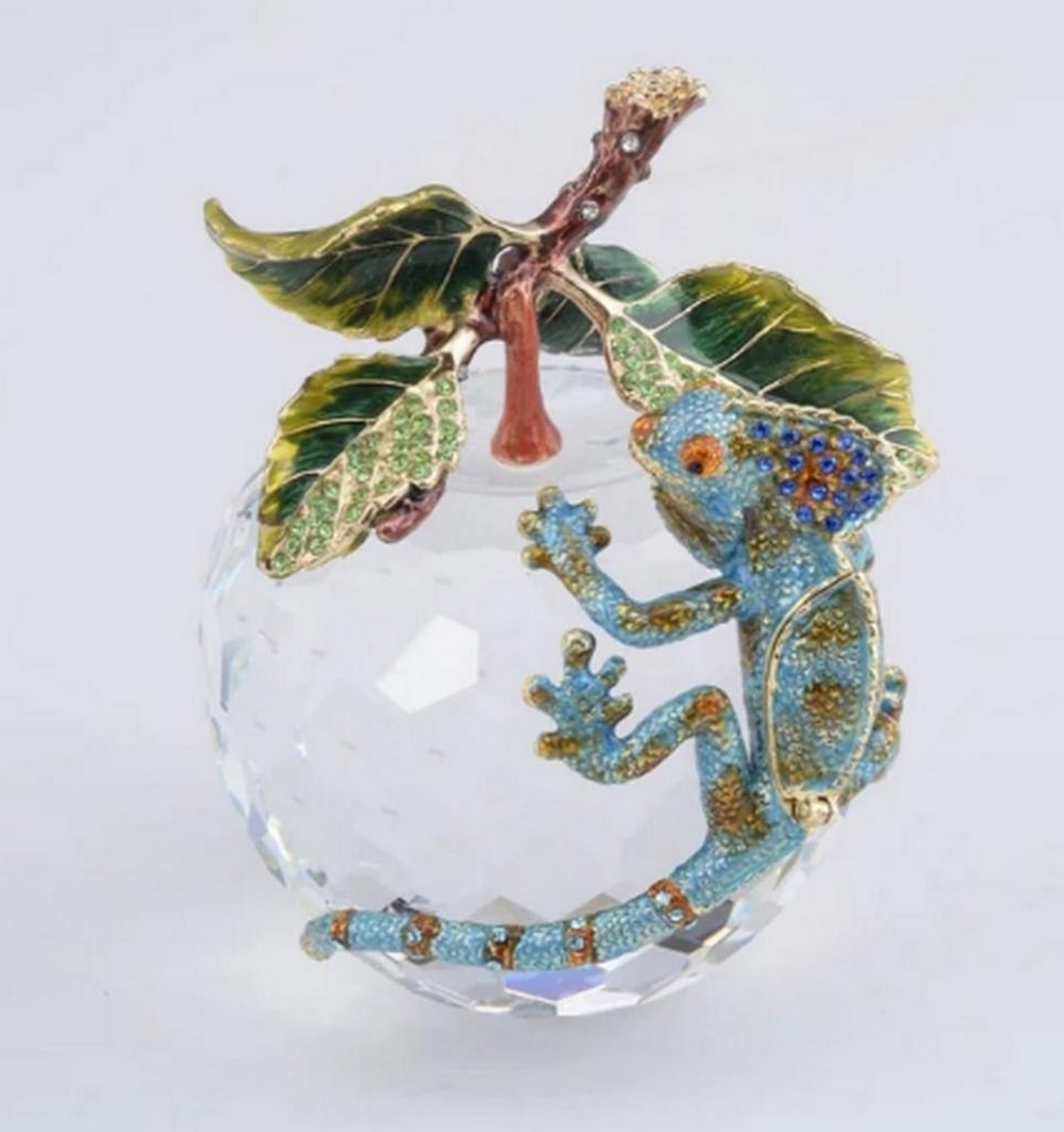 Enchanted Apple with Chameleon - 2