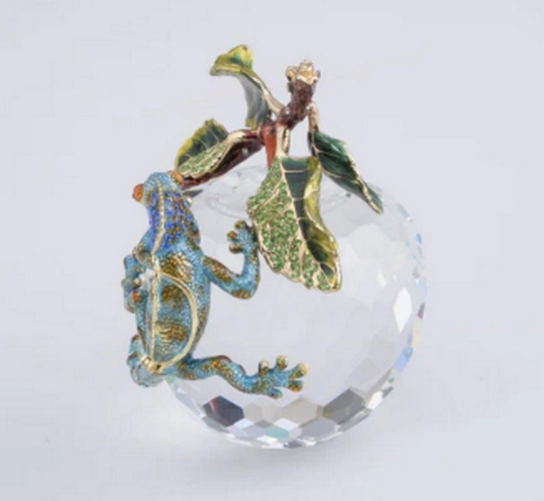 Enchanted Apple with Chameleon - 3