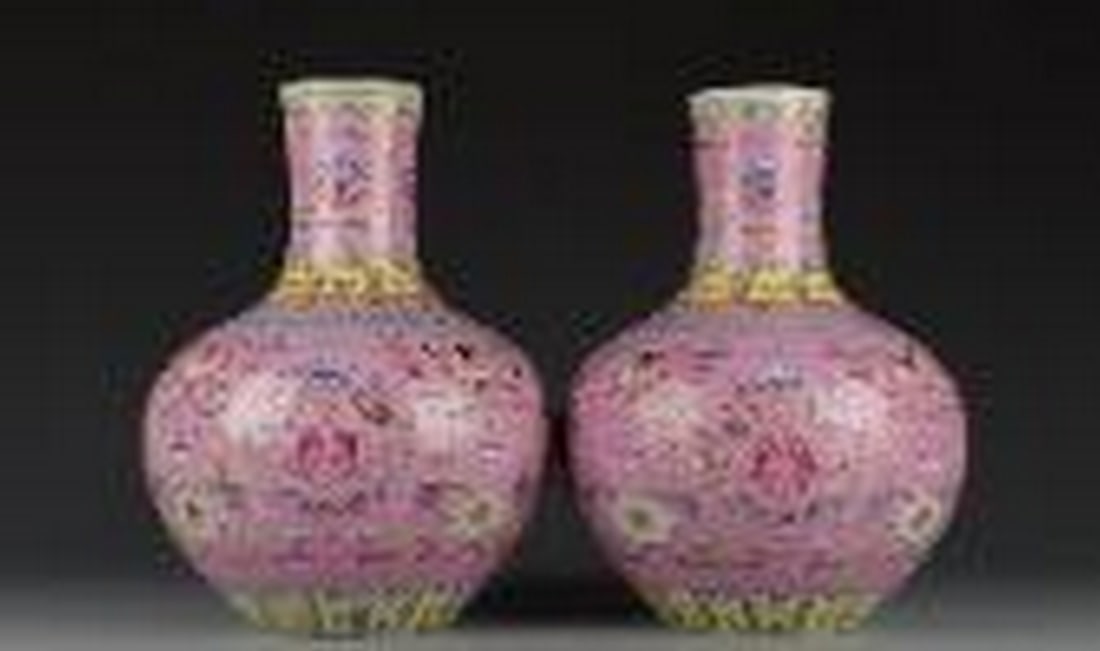Pink ground famille rose foliage bottle vases pair: Pink ground famille rose foliage bottle vases pair Chinese Name: ???-?????????????????? Dimensions: height 33.5cm，mouth diameter 8cm，middle diameter 23cm，bottom diameter 11cm?